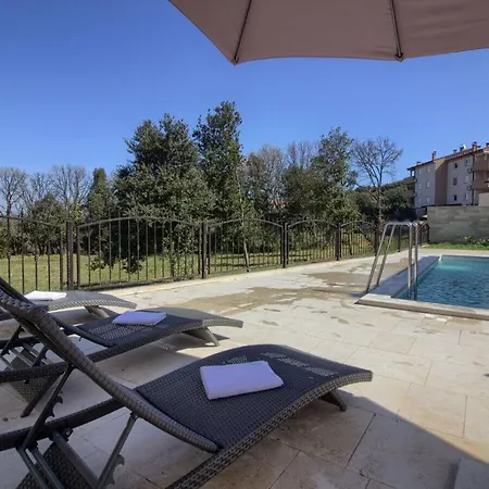 Banjole-aurora Only 200m From The Beach Villa
