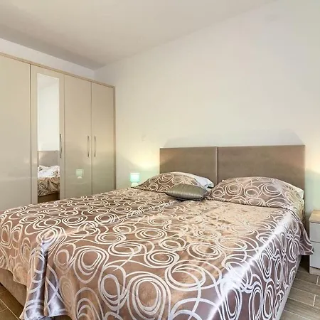 Banjole-aurora Only 200m From The Beach Villa Valtura
