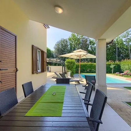 Villa Banjole-aurora Only 200m From The Beach
