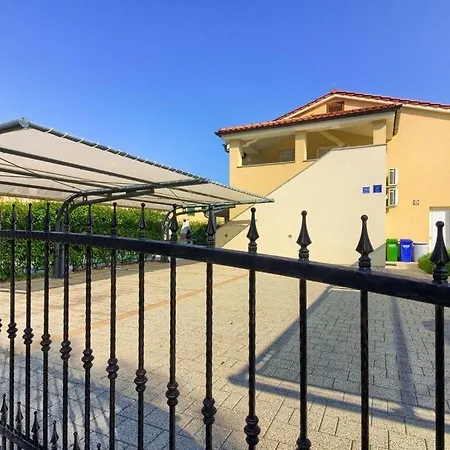 Banjole-aurora Only 200m From The Beach Villa